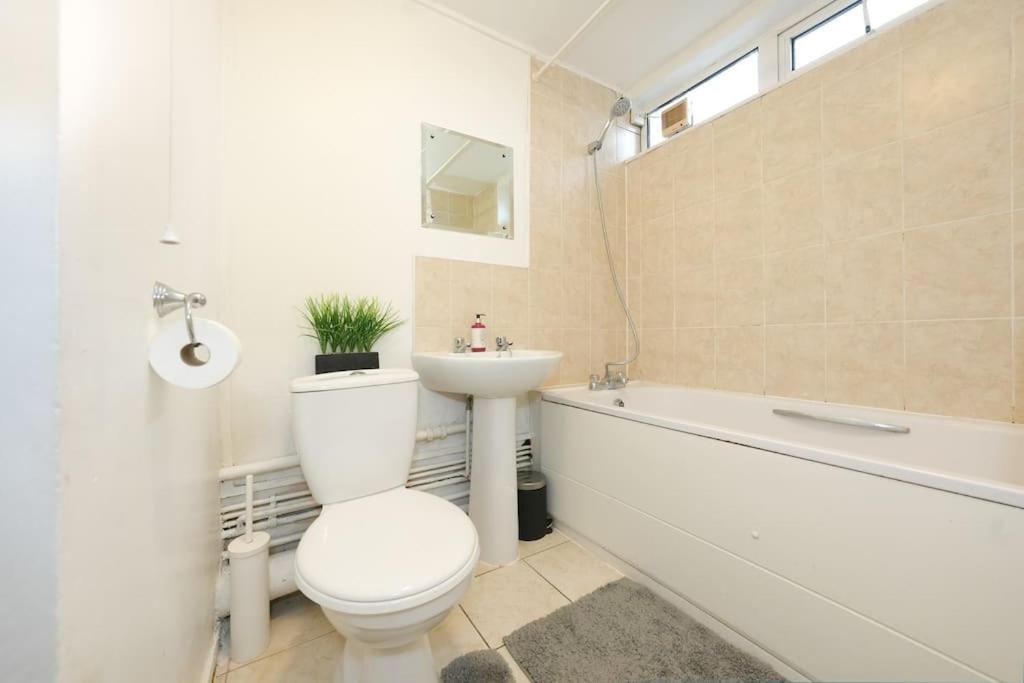 Ferienwohnung London Oasis Flat With High-Speed Broadband And Free Parking Exterior foto