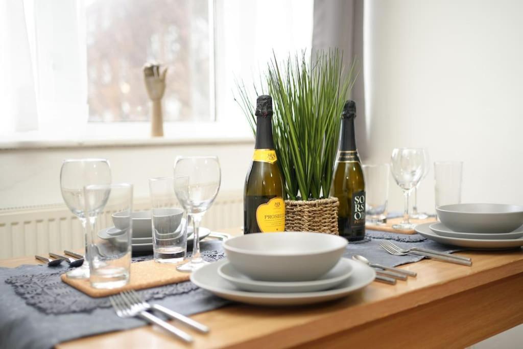 Ferienwohnung London Oasis Flat With High-Speed Broadband And Free Parking Exterior foto