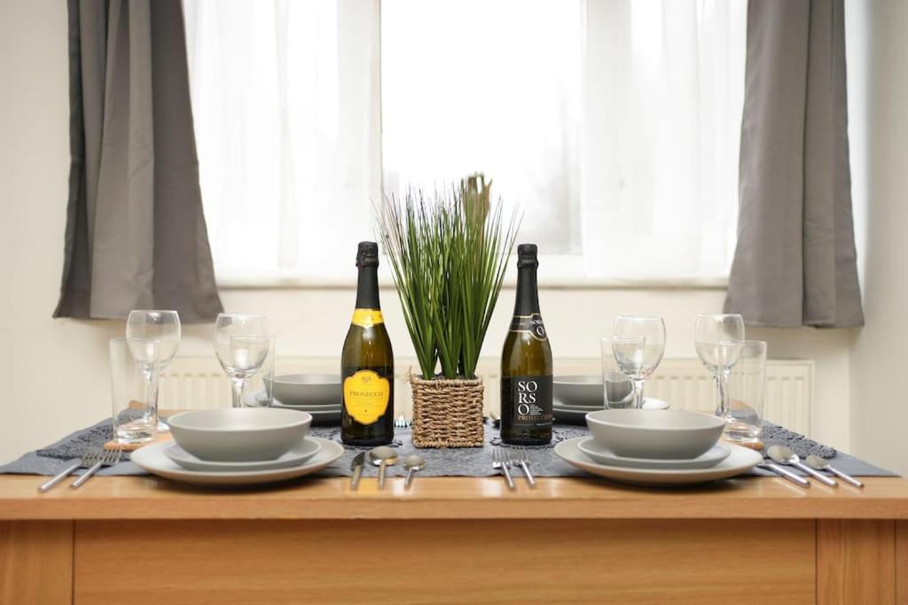 Ferienwohnung London Oasis Flat With High-Speed Broadband And Free Parking Exterior foto