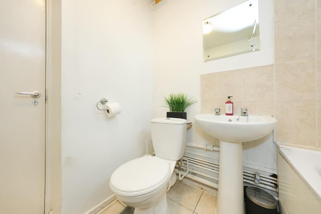 Ferienwohnung London Oasis Flat With High-Speed Broadband And Free Parking Exterior foto