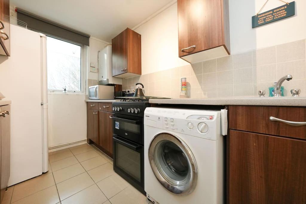 Ferienwohnung London Oasis Flat With High-Speed Broadband And Free Parking Exterior foto